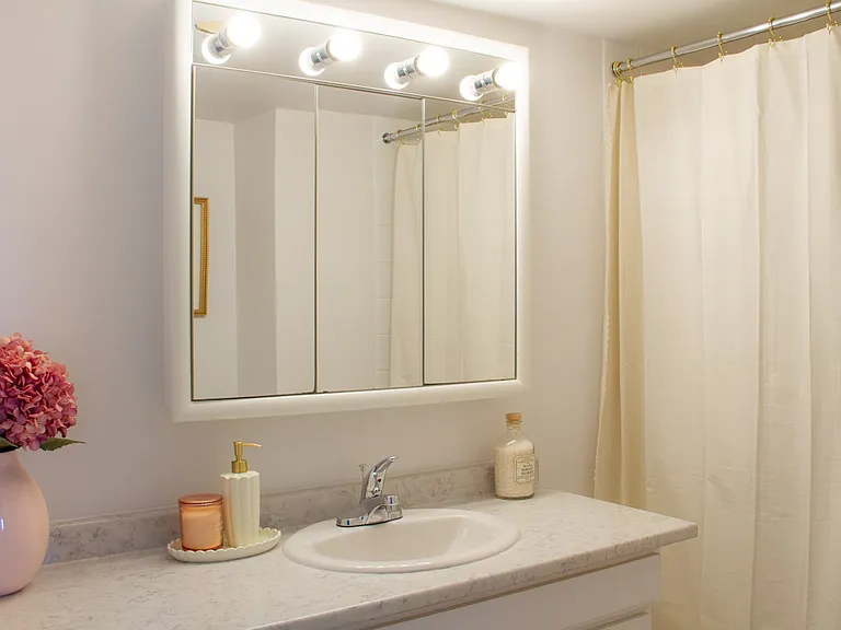 935 Marine Dr — Photo 48