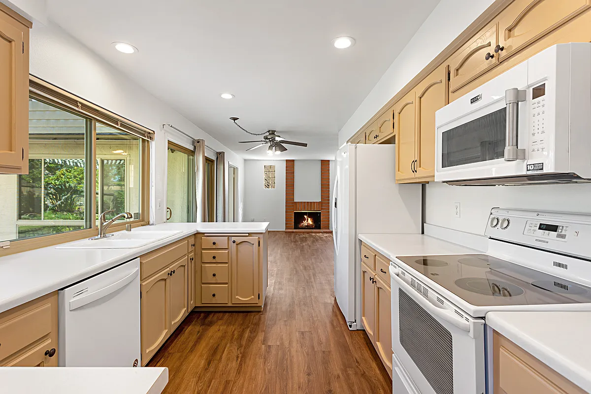 4 bed, 2011 sqft, $4,800 — Photo 4