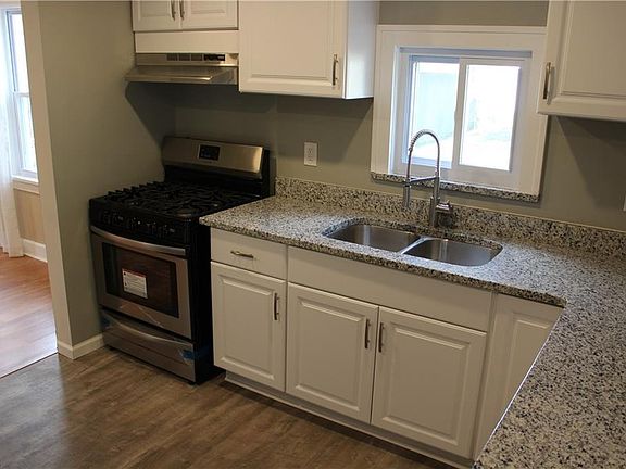 5th image of 17802 Woodbury Ave