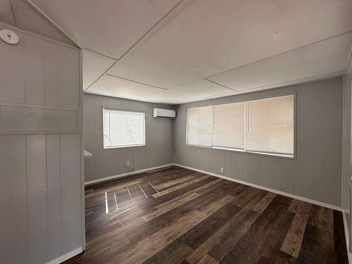 Updated 2 Bed 2 Bath Mobile Home — Photo 3