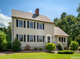 38 Clearview Dr, Sandy Hook, CT 06482