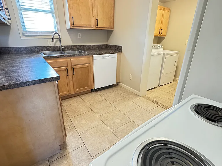 2344 Dudley St — Photo 10