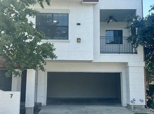 Carriage Homes on the Lake, Garland, TX 75040