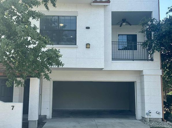 3232 N Garland Ave #72BW