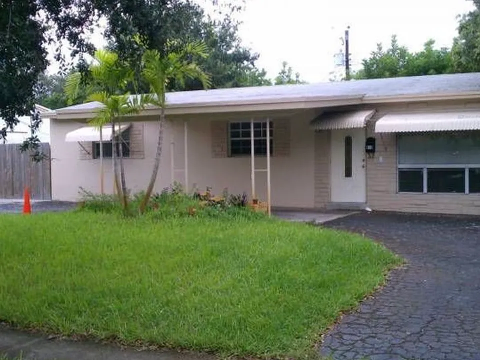 810 N 64th Ave