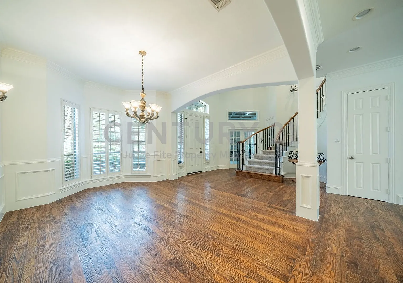 Stunning 5/4.5/3 Home with Pool in Flower Mound for Rent! — Photo 4