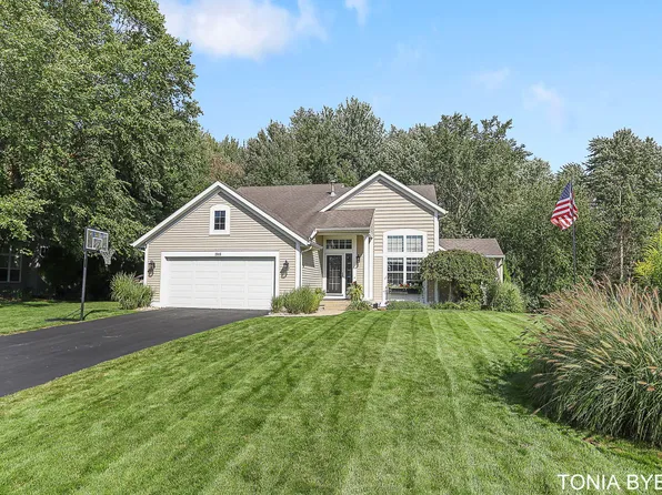 1868 Suntree Ln, Zeeland, MI 49464