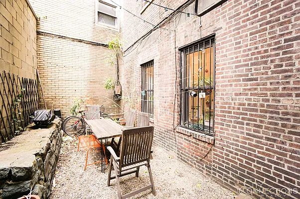 Rented by City Connections Realty | media 35