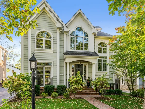 882 Pine St, Winnetka, IL 60093
