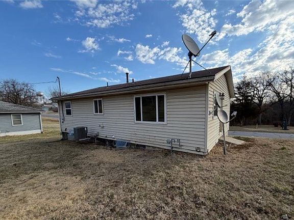 2nd image of 1421 S 6th St