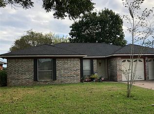 700 S Remington Dr, Angleton, TX 77515