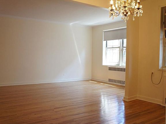 3rd image of 6861 Yellowstone Blvd APT 520