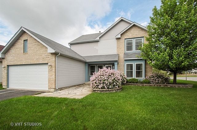 1st image of 124 Stillwater Dr