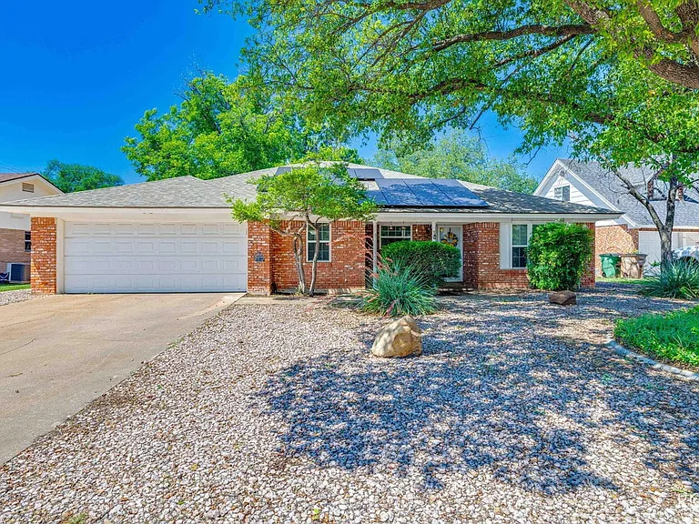 3108 Oak Forest Dr — Photo 5