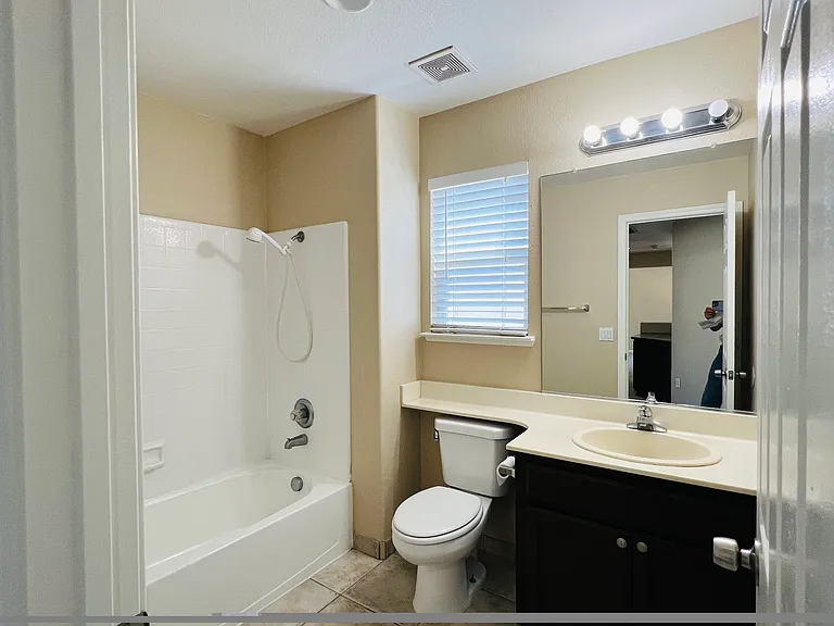 1476 Gentry Ln — Photo 13