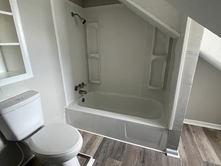 19-23 Breckenridge St #21-1/2 — Photo 5