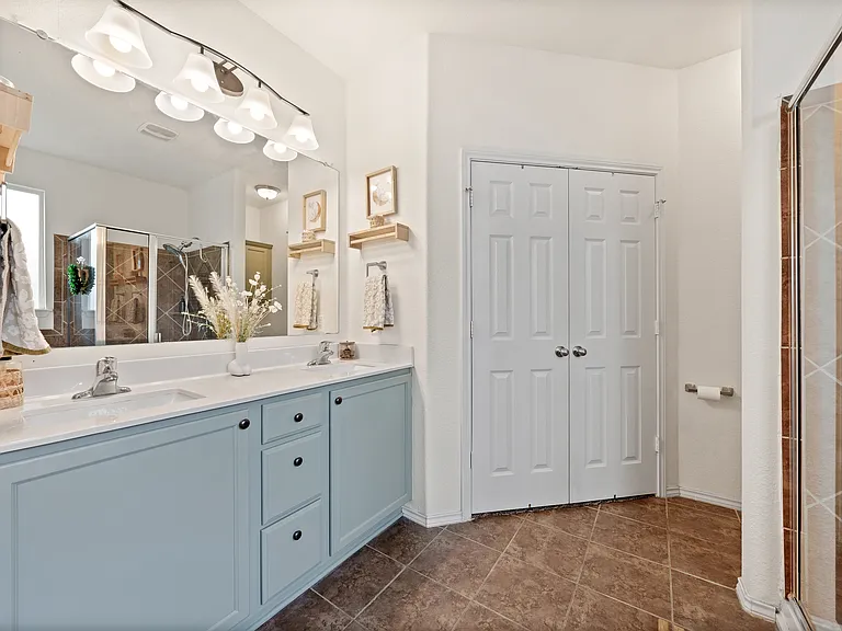5516 Pinery Dr — Photo 10