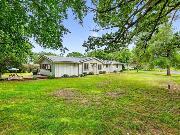 2730 Westchester Cir, Stoughton, WI 53589
