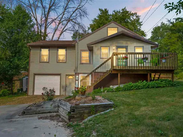 2109 Tanglewood St, Iowa City, IA 52245
