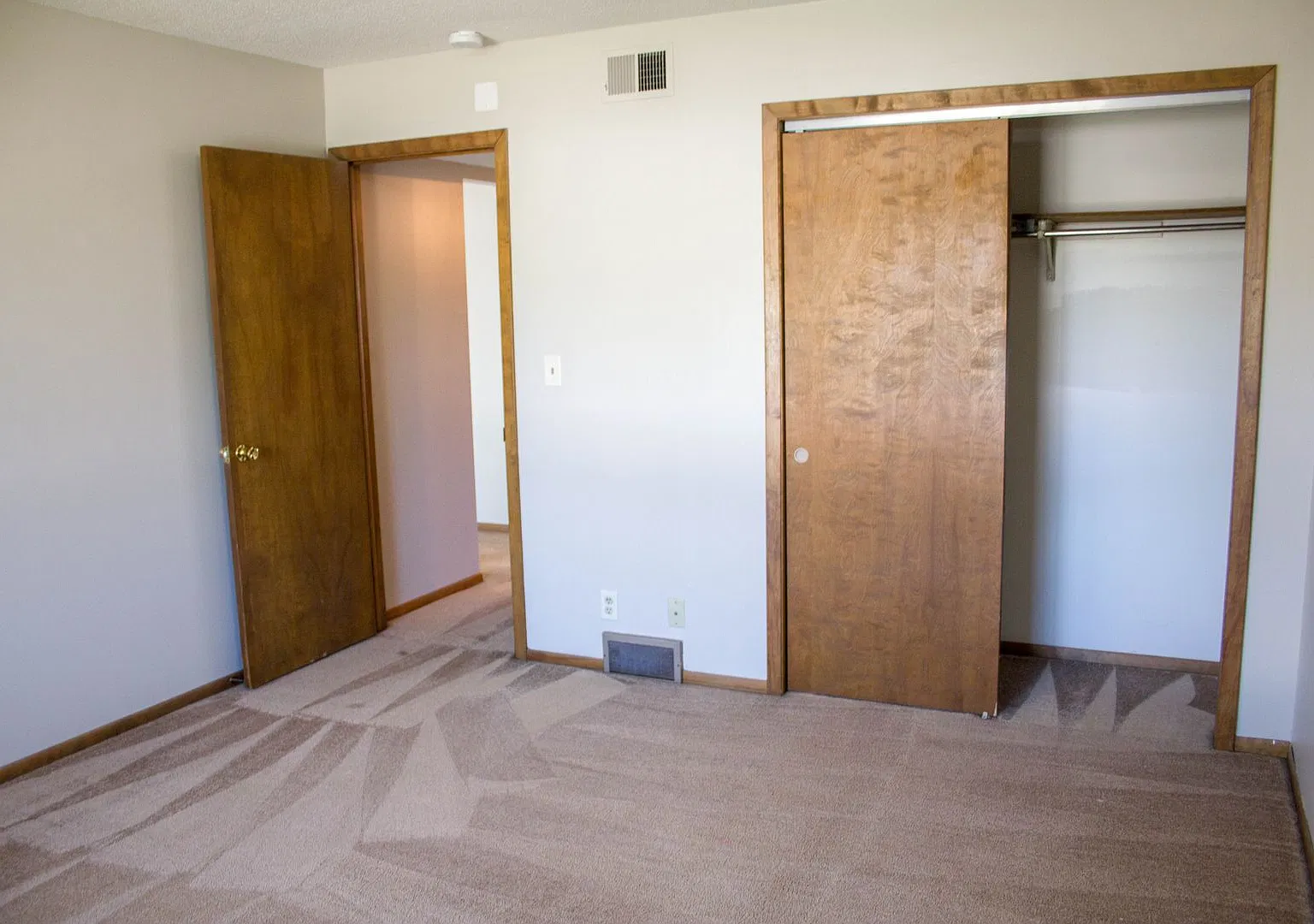 Canterbury-8 Apts. — Photo 4