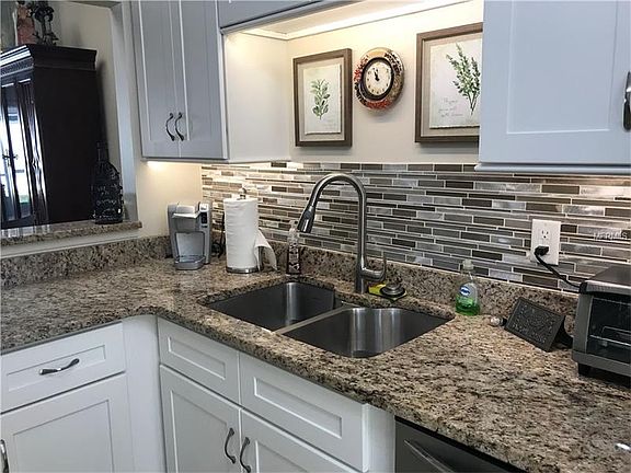 3rd image of 1429 Oak Pl #2