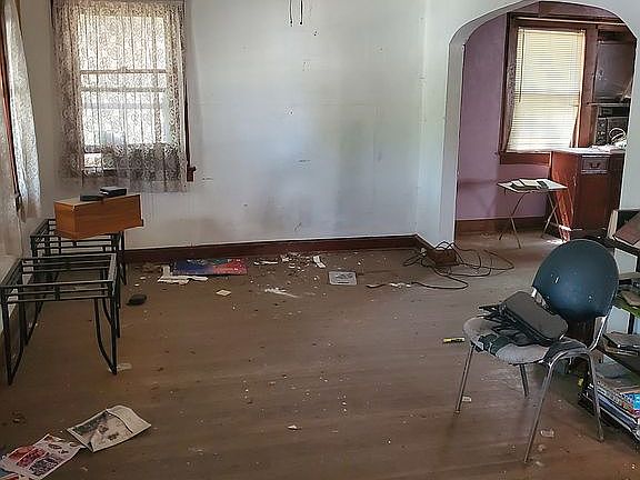 2nd image of 5822 Prospect Ave