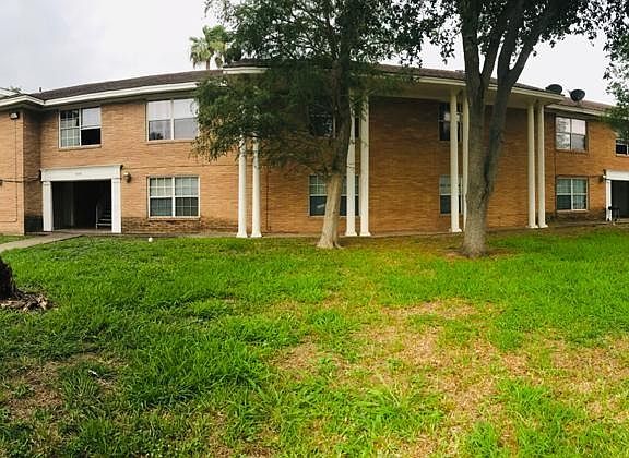 2nd image of 815 Walnut Ave #203