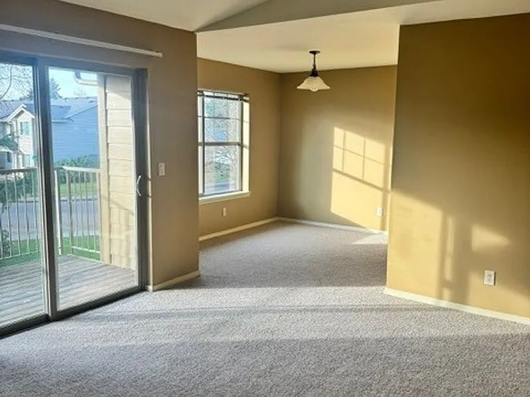 195-Santiam Village Apartments — Photo 7