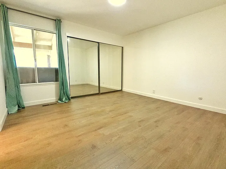 270 McDuff Ave — Photo 8