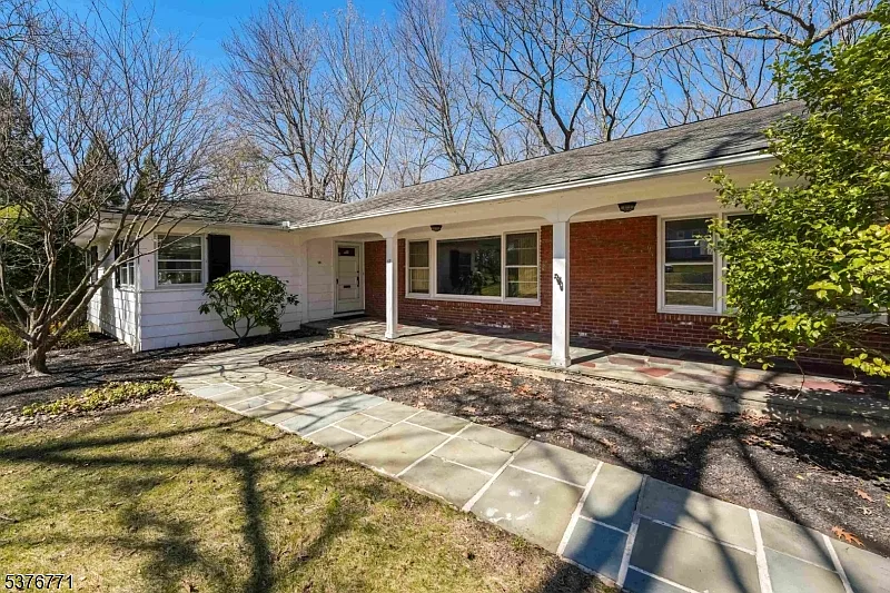 17 Oxford Dr