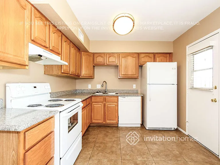 5041 W Sandra Ter — Photo 8