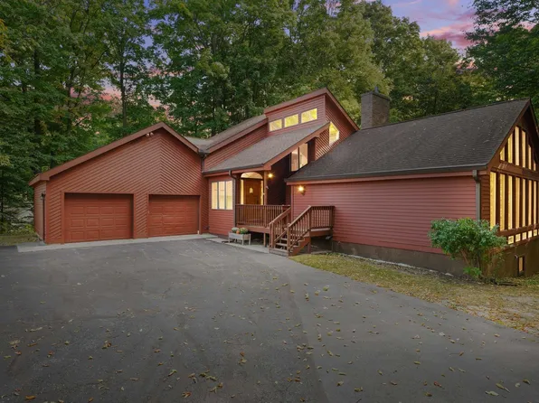 11465 S Ramblewood Dr, Cedar, MI 49621