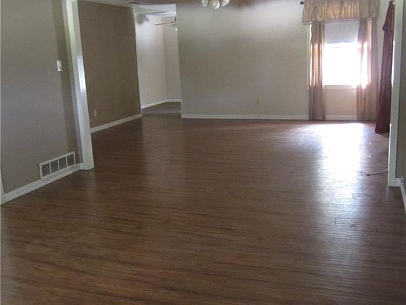 3rd image of 2224 S Willis St