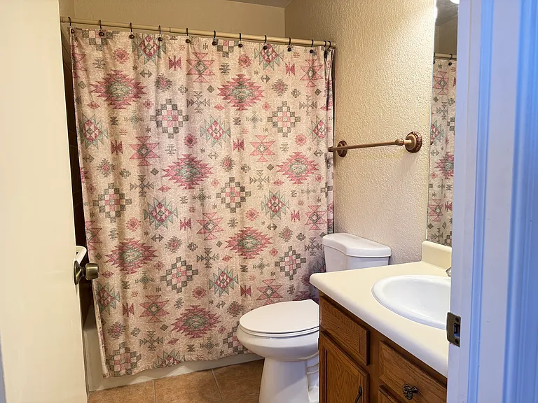 2129 Pioneer Ave — Photo 9