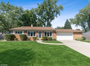 1358 E Reynolds Dr, Palatine, IL 60074