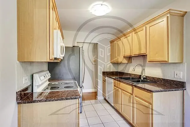 822 Seward St #3B — Photo 13