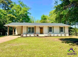 214 Meadowridge Dr, Warner Robins, GA