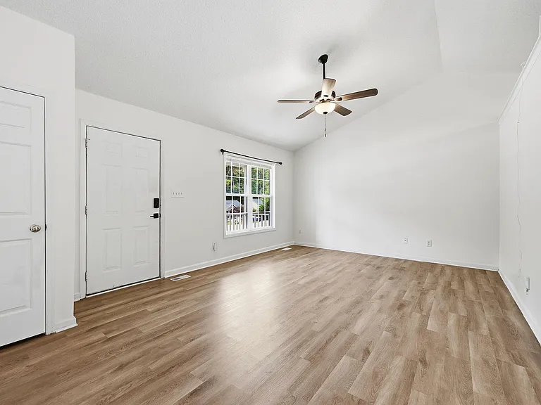 1057 Mailwood Dr — Photo 7