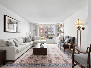 2016 Fullerton Ave #1006, North Vancouver, BC V7P 3E6