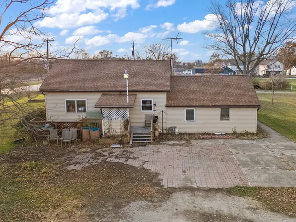 620 N 5th St, Coal City, IL 60416