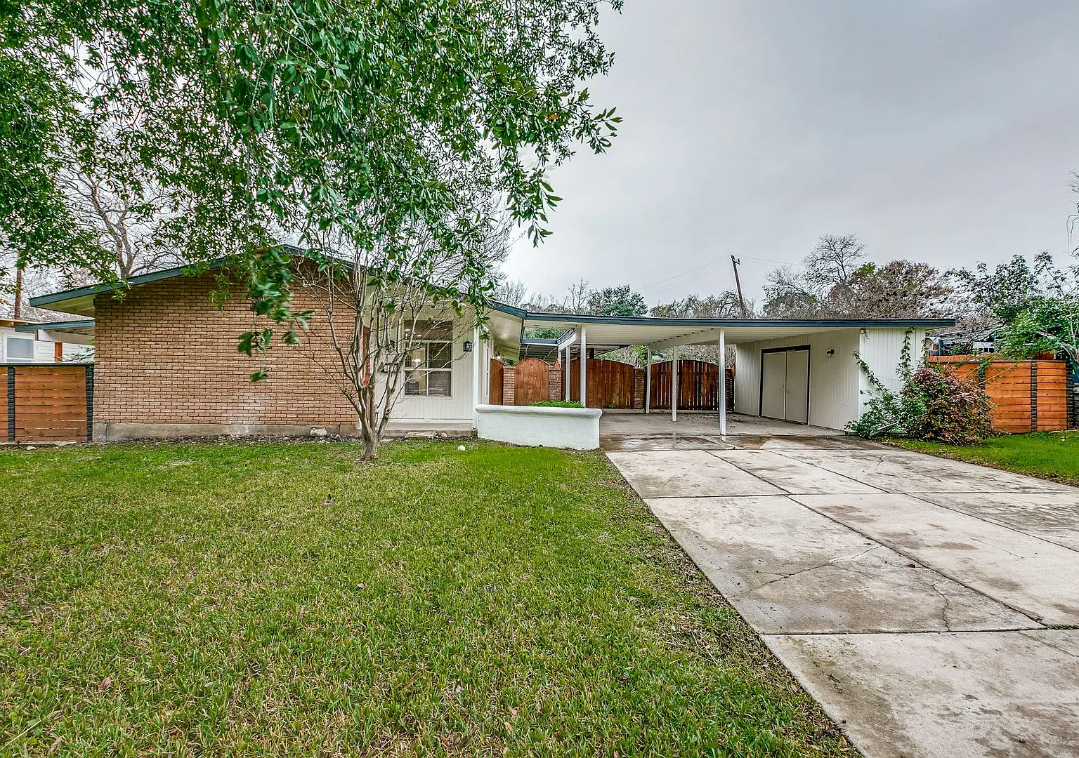 Mid-Century Modern In Bel Meade — Photo 2