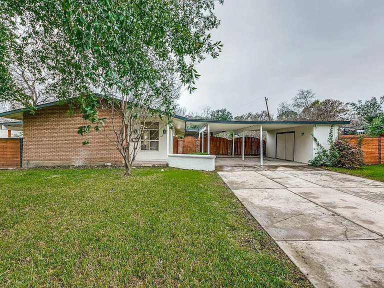 511 E Hathaway Dr — Photo 3