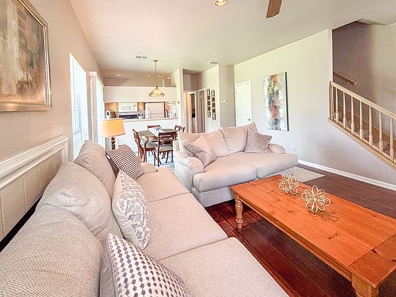 5th image of 165 Chapel Hill Cir