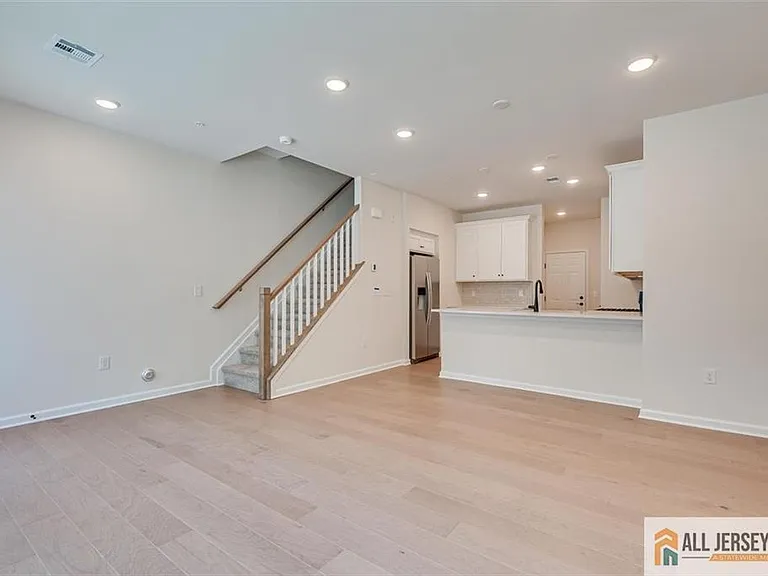 323 Sadie Cir — Photo 6