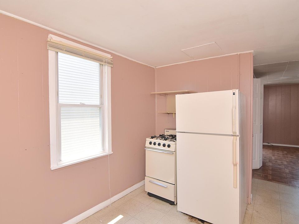 2nd image of 28 2nd Ave Unit 3