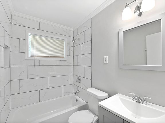 4th image of 1584 Line St