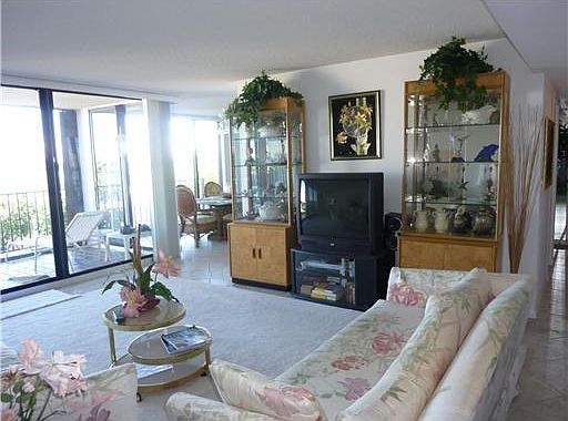 5th image of 126 Lakeshore Dr APT 225