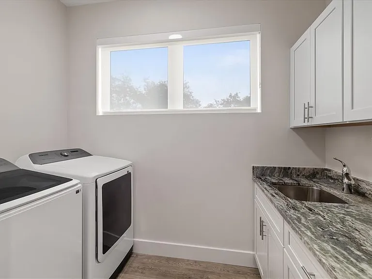 623 Petit Way — Photo 33