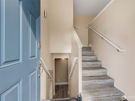 2nd image of 109 Pyramid Place