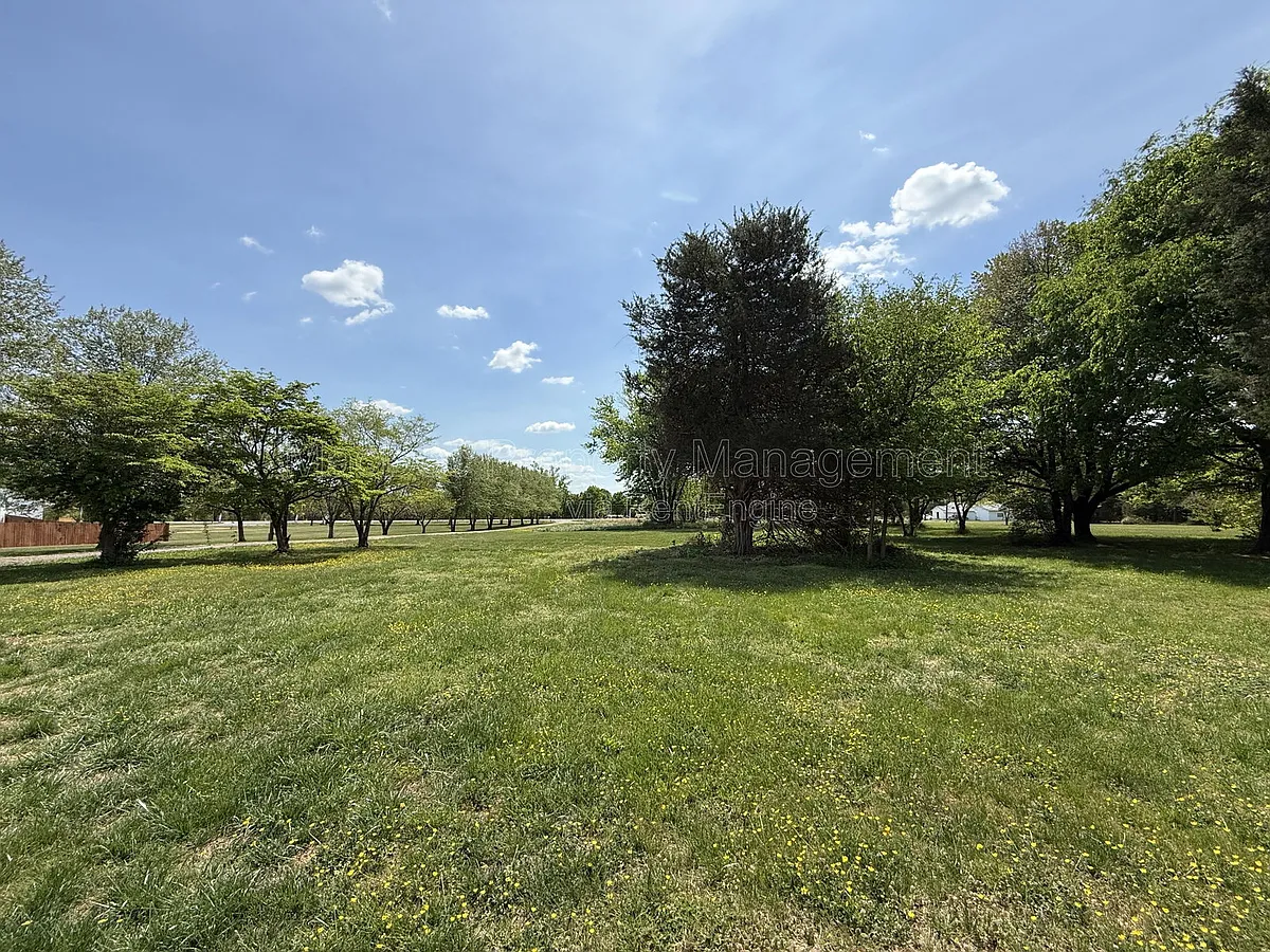 Building Photo - 10504 Benchmark Rd